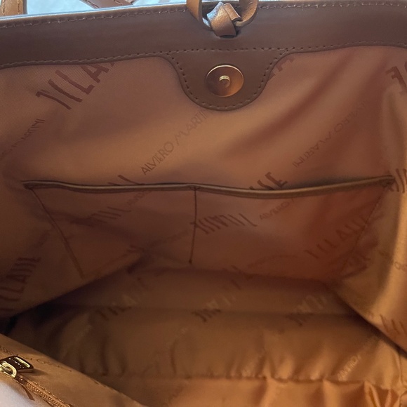 NWT Alviero Martini (Italian Luxury Brand) Limited Edition Cork Large MAP Tote - Picture 7 of 13